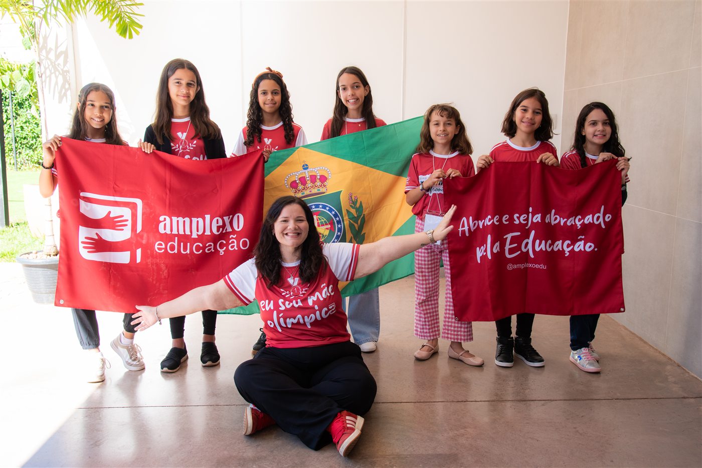 Estudantes reunidos representando a comunidade Amplexo